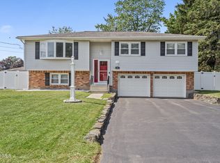 11 Driftwood Drive, Albany, NY 12205