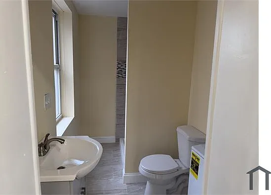 706 Park Ave — Photo 2