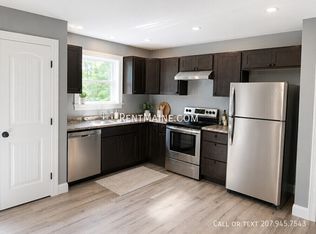 8 Twin Oak Dr, Bangor, ME 04401