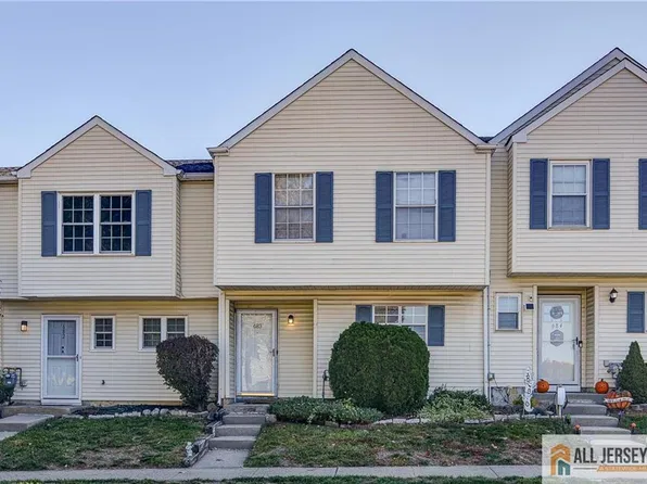 683 Darlington Dr #81, Old Bridge, NJ 08857