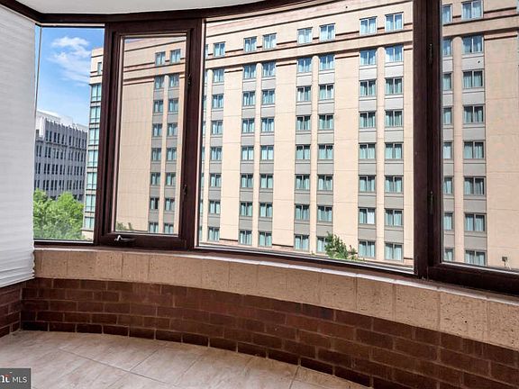 4th image of 2400 Clarendon Blvd APT 506