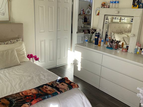 4th image of 343 W 13th St #345