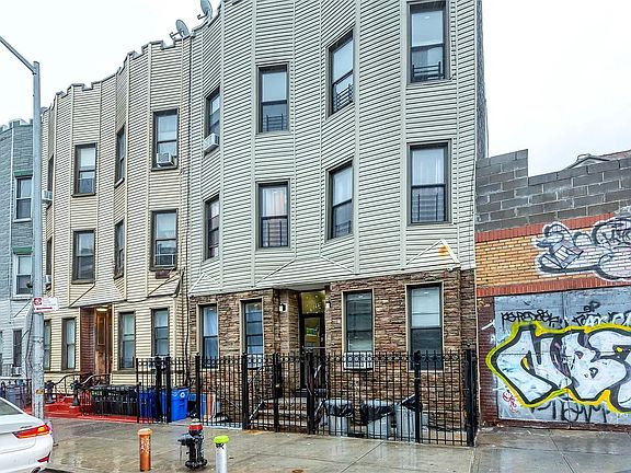 2nd image of 289 Bleecker St APT 1
