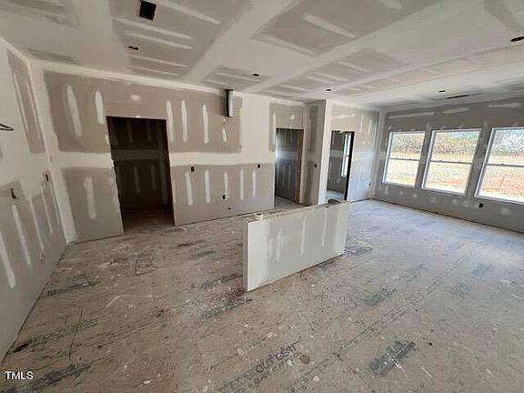 5th image of 79 Willow Creek Pl