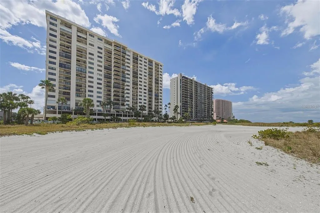 2 bed, 2.0 bath, 1094 sqft, $4,000 — Photo 2