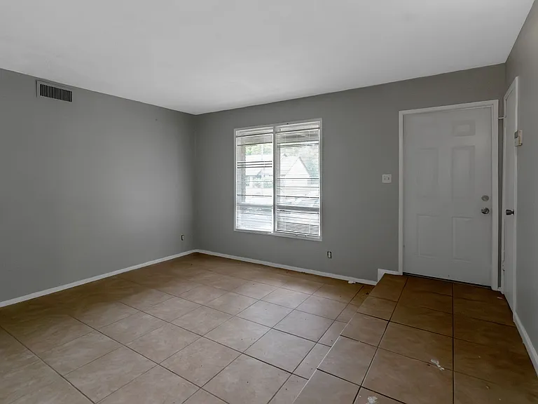 3325 Valley Bend Rd — Photo 9