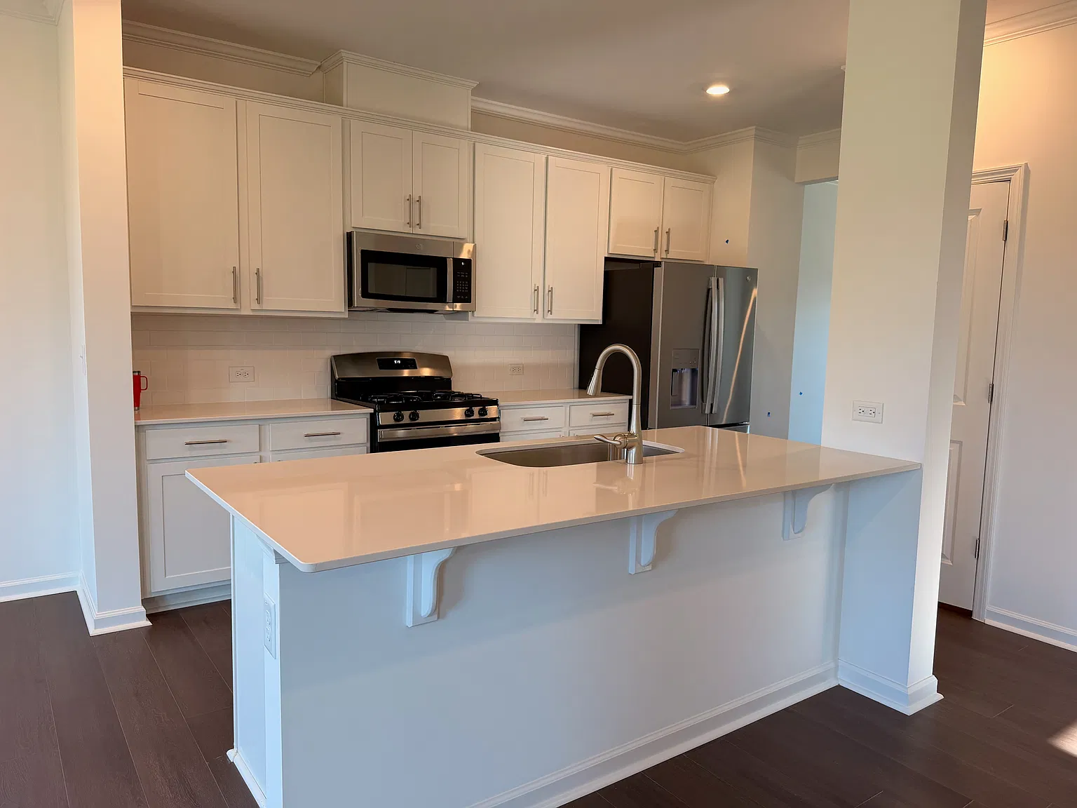 5 bed, 2714 sqft, $2,399 — Photo 3