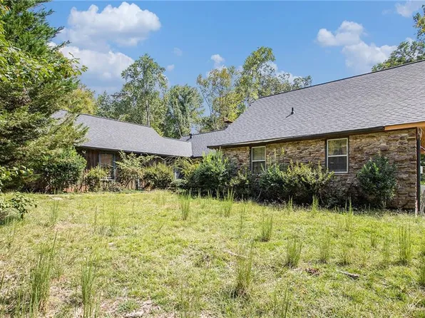 2725 Glendale Dr NE, Conyers, GA 30013