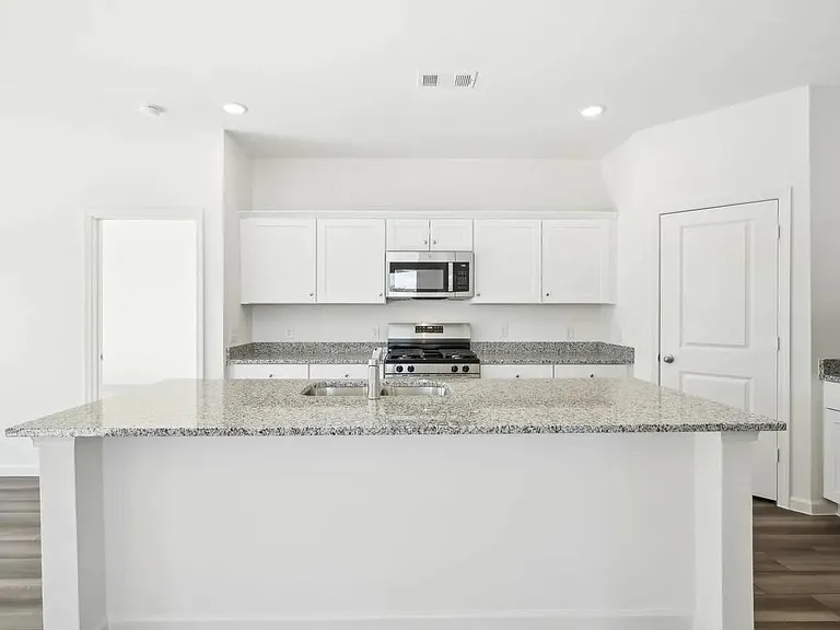 1870 Purtis Creek Dr — Photo 3