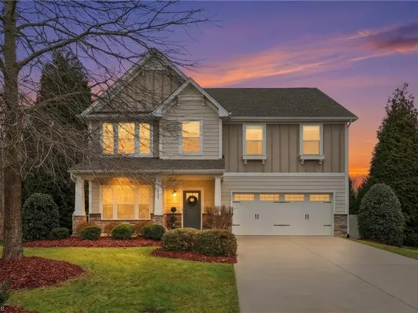 5820 Griffin Village Ct, Greensboro, NC 27455