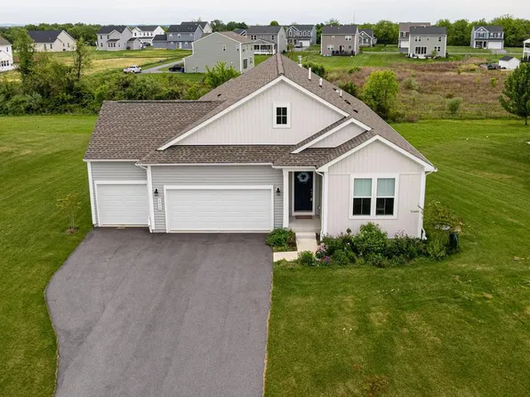 2098 Mandarin Dr, Chambersburg, PA 17202