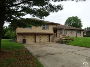 315 Sioux Dr, Ozawkie, KS 66070