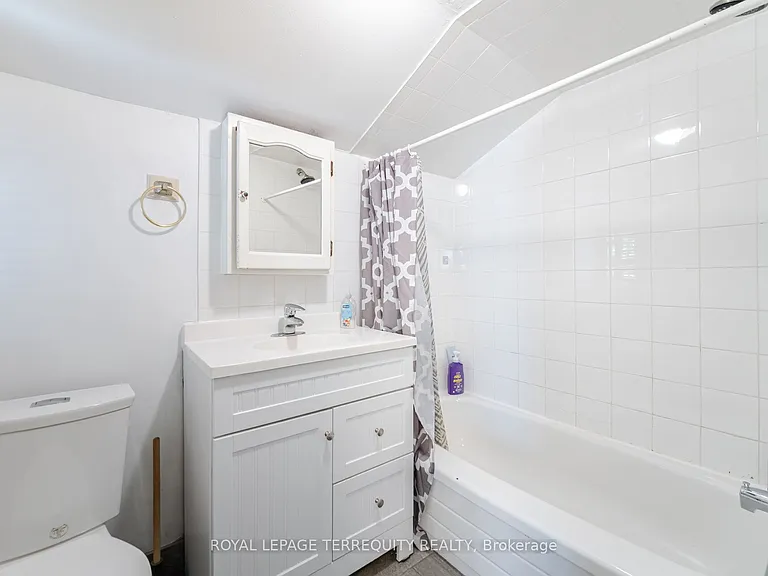 16 Royal Ave — Photo 22