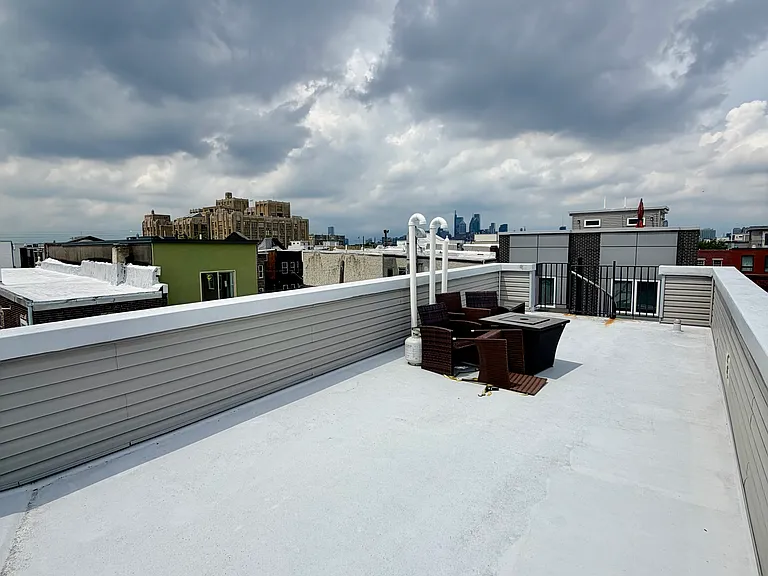 640 Emily St — Photo 31