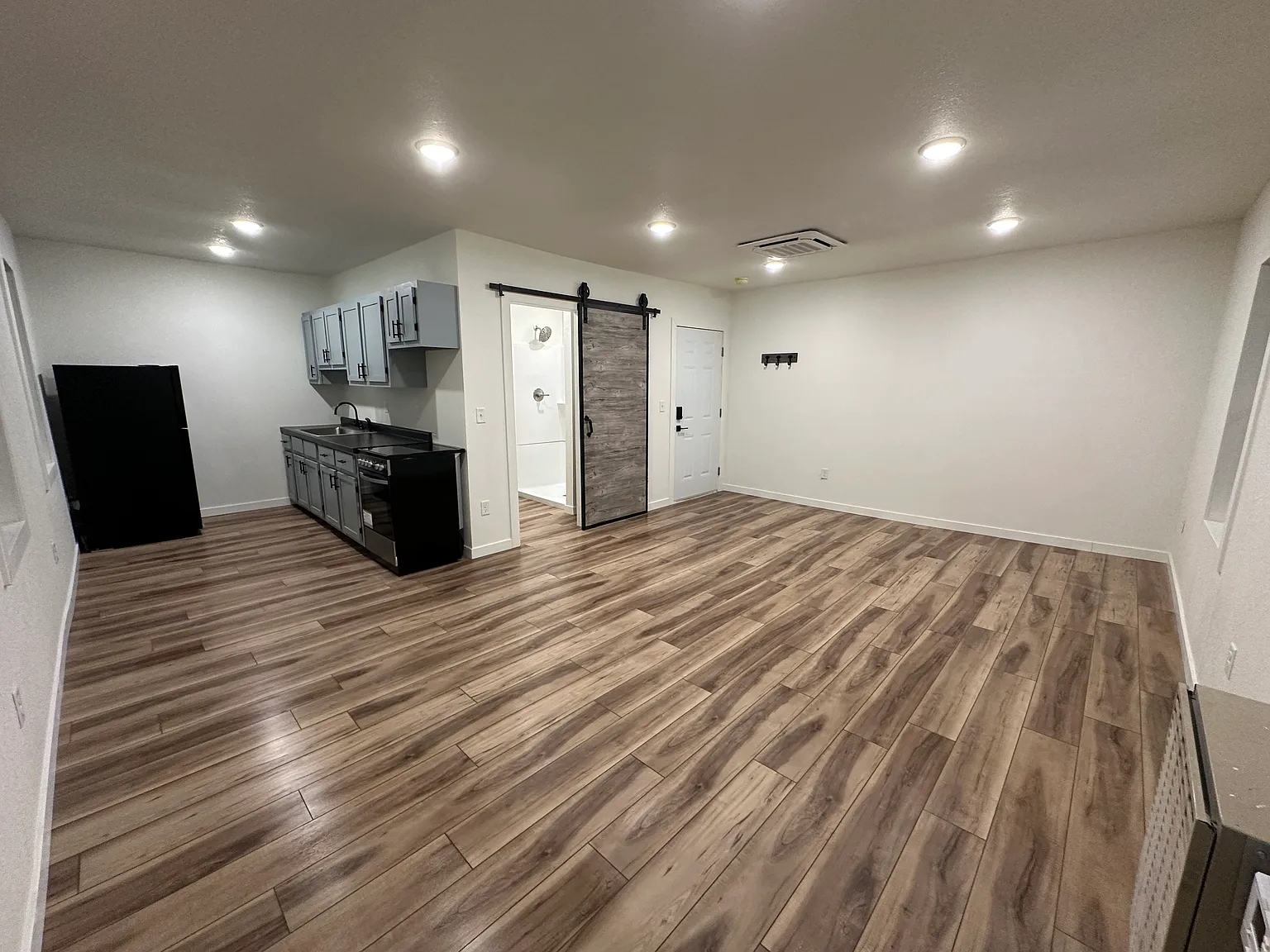 Studio, $675 — Photo 4