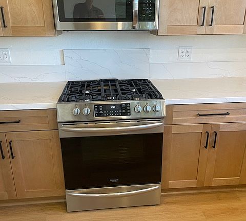 New gas stove & microwave