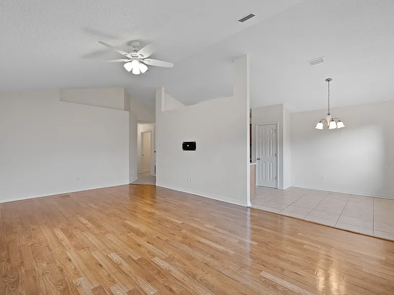 157 Cypress Ln — Photo 5