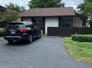 1600 W Sandpiper Cir, Pembroke Pines, FL 33026