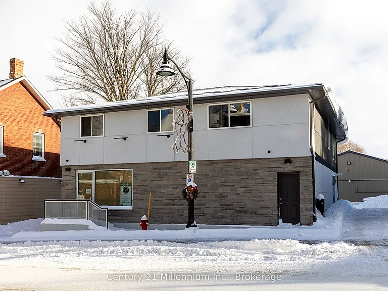 413 Queen St S #B — Photo 20