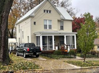 406 N Roosevelt Ave, Bloomington, IL 61701