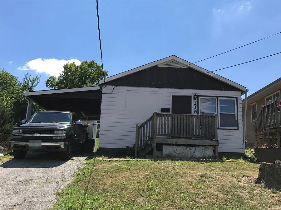 216 Waller Ave photo 1