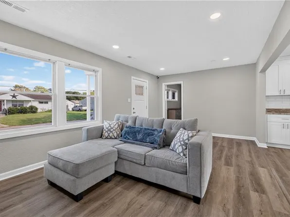 2125 Dean Dr, Norfolk, VA 23518