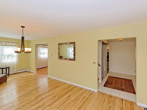 2nd image of 11 Pine Hill Bnd