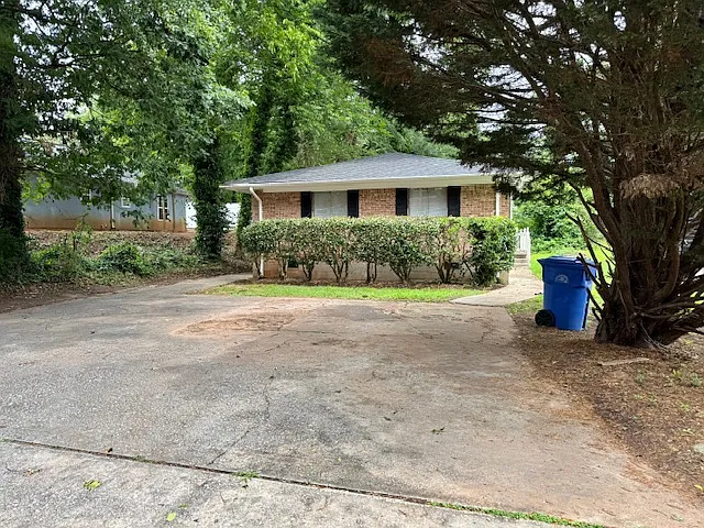 1275 E Washington Ave — Photo 1