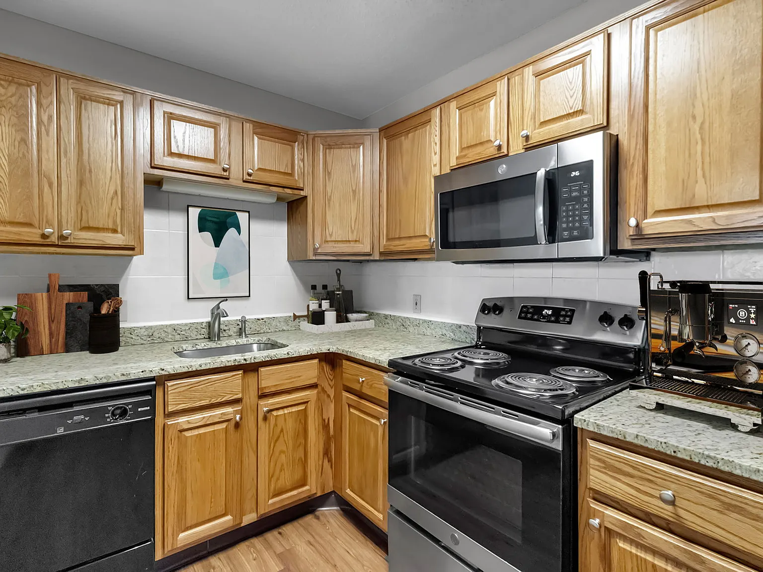 Windsong Place Apartments — Photo 4