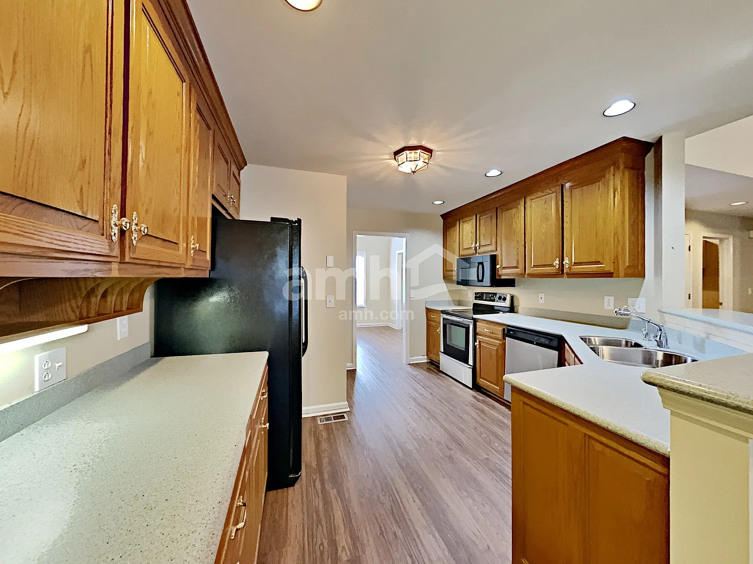 4 bed, 2.5 bath, 2430 sqft, $2,585 — Photo 3
