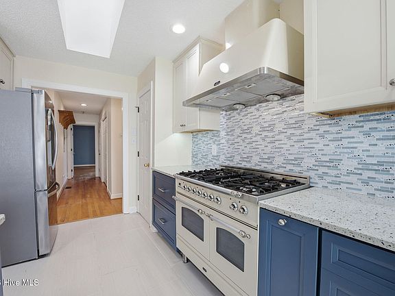5th image of 957 Becton Road