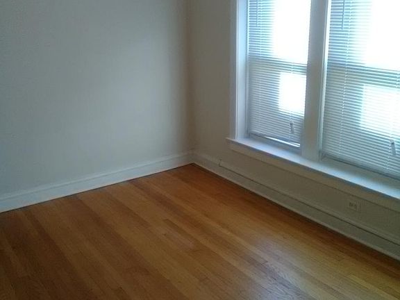 5th image of 2107 W Eastwood Ave