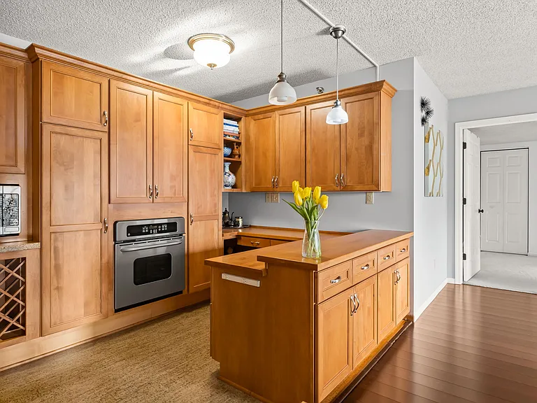 1225 Lasalle Ave #1404 — Photo 6