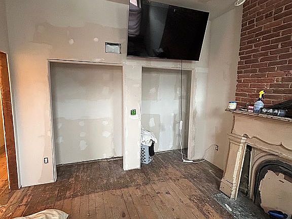 3rd image of 1005 Chestnut St