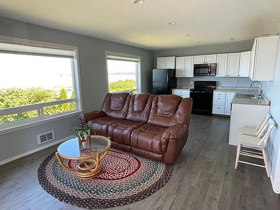 2nd image of 19514 Soundview Dr NW