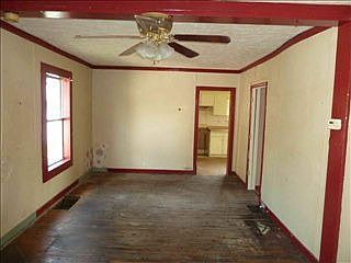 4th image of 951 W Green St