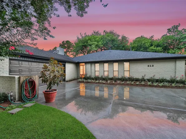 813 E Green Belt Dr, Sugar Land, TX 77498