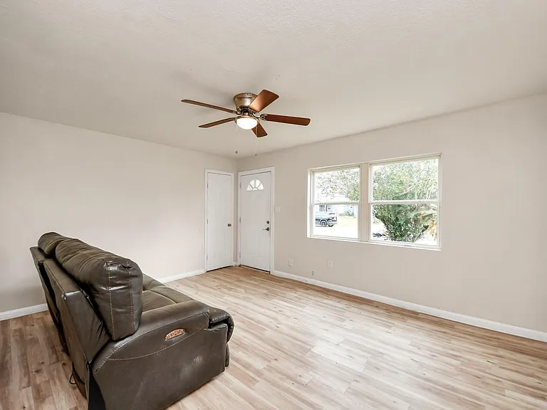 10506 Sierra Dr — Photo 7