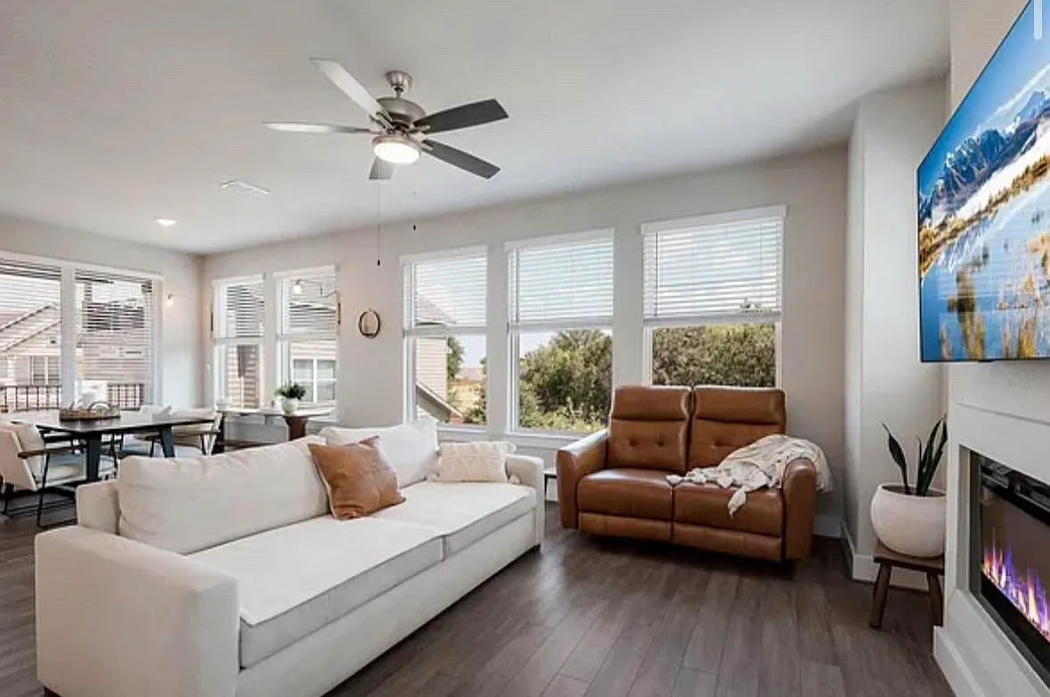 4 bed, 2087 sqft, $2,400 — Photo 4