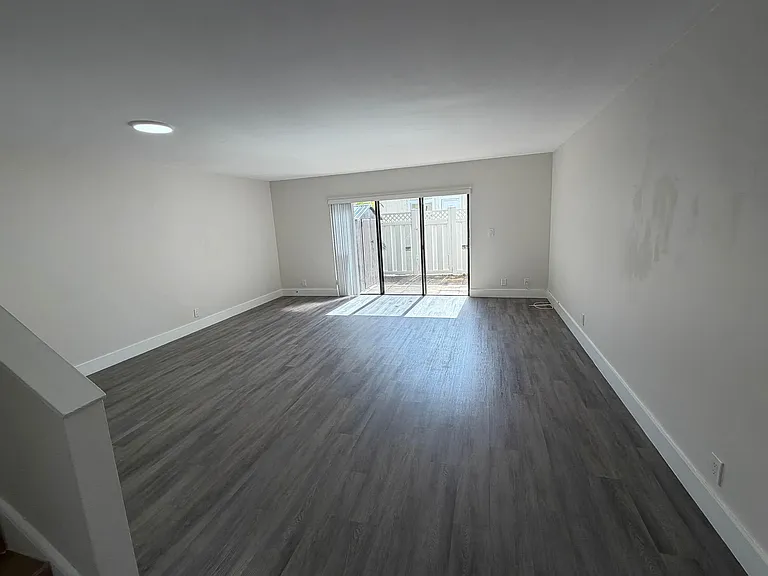 223 SE 11th Ave #223 — Photo 8