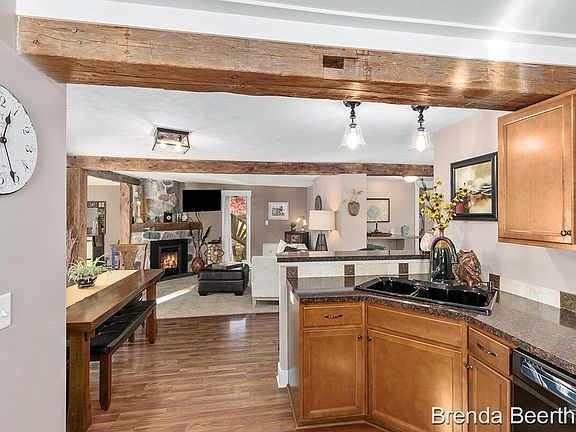 4th image of 7367 Wilkinson Dr NE