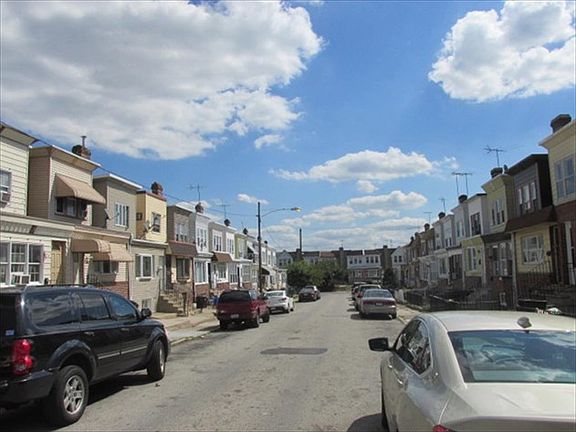 3rd image of 2626 S Daggett St