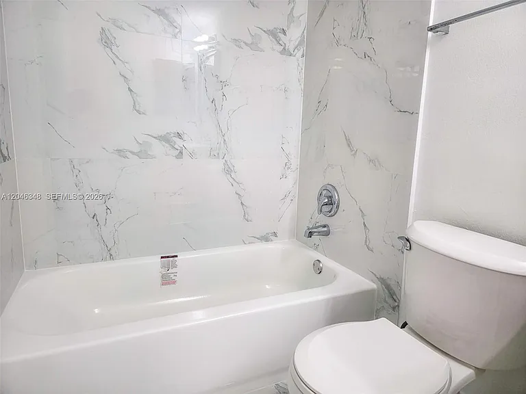 8290 Lake Dr #422 — Photo 8