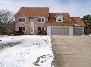 116 Prancer Dr, Heyworth, IL 61745