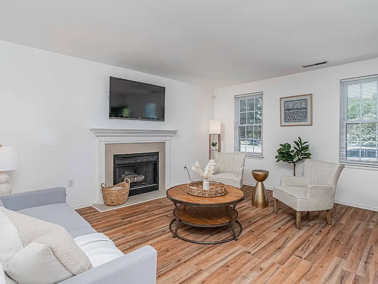 1135 Hulon Ln — Photo 3