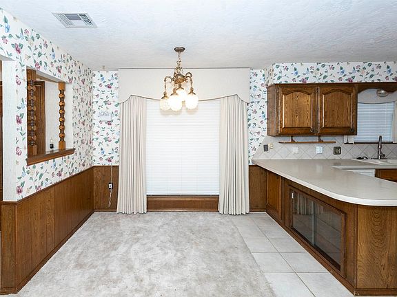 5th image of 1718 Overland Dr