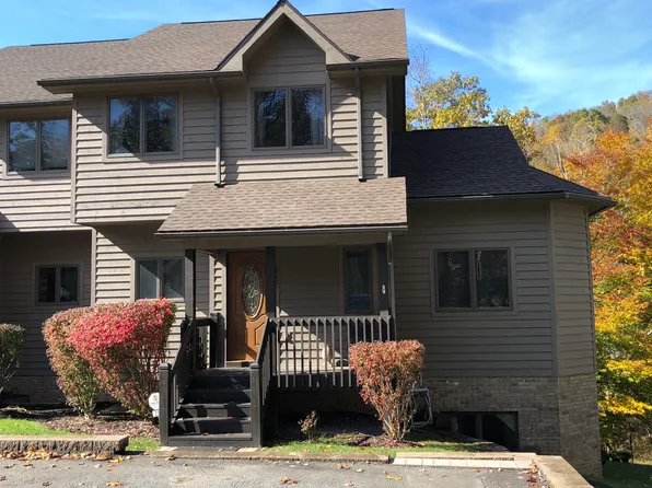 211 Aaron Smith Dr, Bridgeport, WV 26330