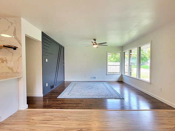 3rd image of 6925 N Darien STREET