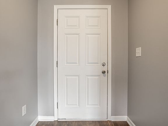 5th image of 7217 Burlat Ln