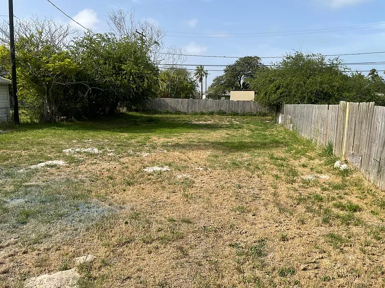 Large Fenced Back Yard